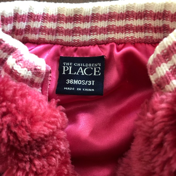EUC Childrens Place Dark Pink zip up fluffy vest with pockets  Girls 3T - Picture 2 of 4